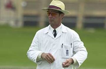 Former English cricketer and umpire Jeremy Lloyds passes away

